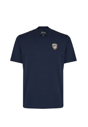 T-shirt blu navy in cotone, con colletto rotondo. Include un logo a scudo con dettagli dorati nella parte sinistra del petto. Maniche corte.
