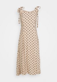 Vestido beige con manchas marrones, con tirantes atados, un escote con volantes y una falda fluida. Textura de tela suave, diseño hasta la rodilla.