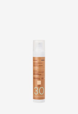 RED GRAPE GETÖNTE SONNENCREME FÜRS GESICHT SPF30 ANTI_AGING + ANTI-DARK-SPOTS - Sun protection - -