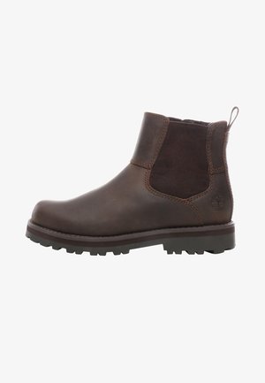 Bota Chelsea de couro castanho com painéis laterais elásticos, sola de borracha e costura contrastante. Apresenta uma alça na parte de trás para facilitar o calçar.