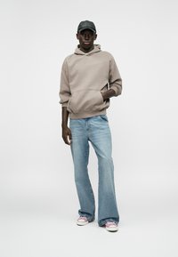 Abercrombie & Fitch ESSENTIAL - Φούτερ - brown