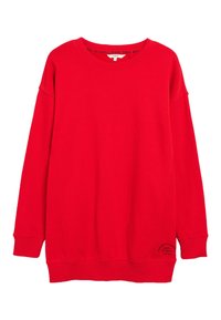 Sweat-shirt rouge à manches longues avec col rond, poignets et ourlet côtelés, petit logo texte noir près de l'ourlet inférieur sur le côté gauche devant.