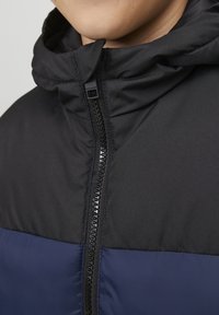 Giacca Piumino Jack & Jones Jjetoby Per Bambini E Ragazzi - Calda E Leggera | 100% Poliestere - Foto 12