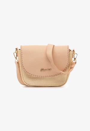 Borsa a tracolla in pelle rosa pallido con base intrecciata in paglia, dettaglio logo dorato, chiusura a patta magnetica e tracolla regolabile.