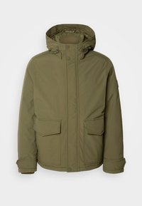 Veste d'hiver à capuche vert olive avec fermetures à pressions à l'avant, deux grandes poches à rabat, poignets réglables et intérieur rembourré.