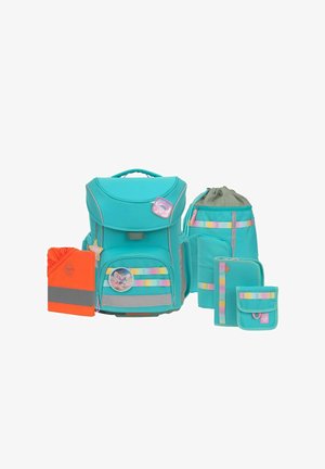 Sac à dos turquoise avec bretelles réglables, plusieurs compartiments, accents réfléchissants et accessoires : une pochette, un classeur et un portefeuille.