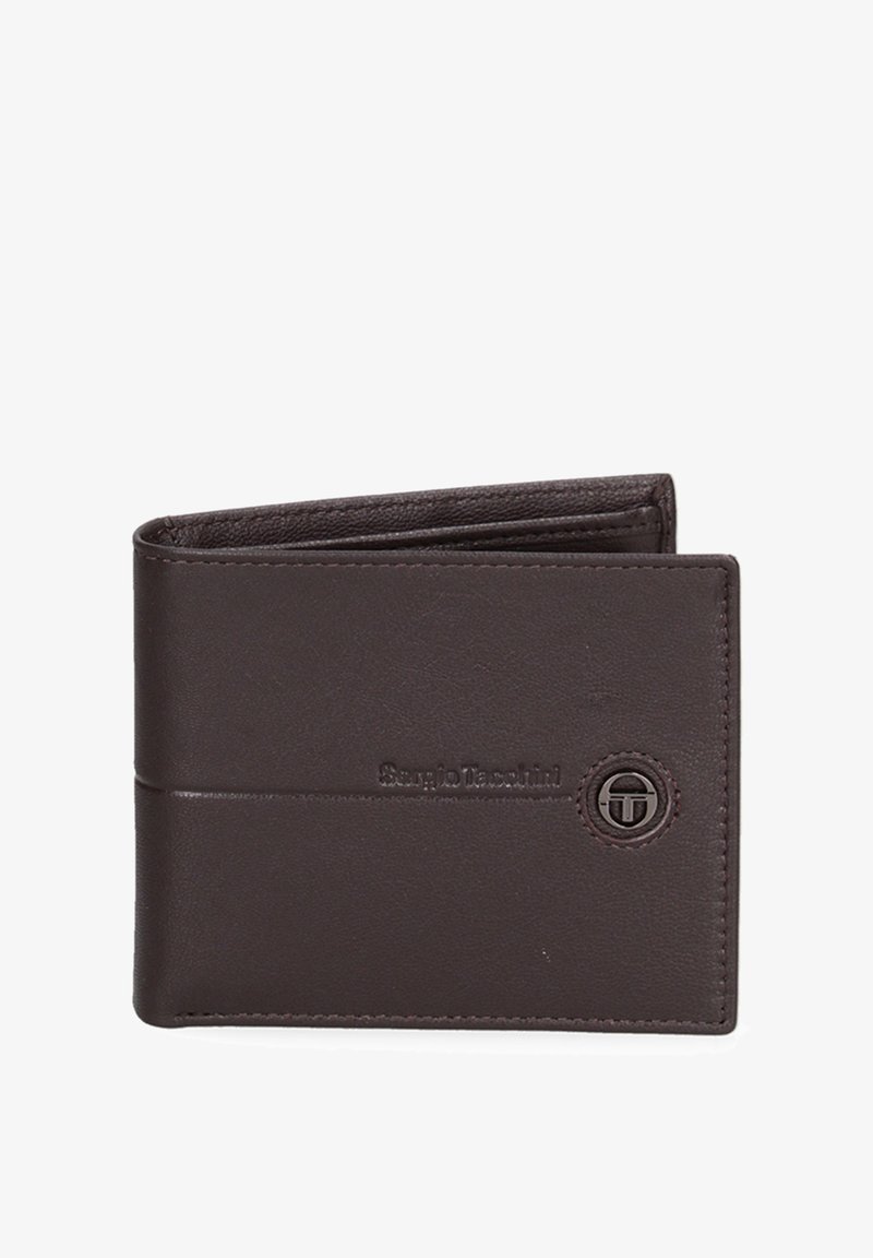 Bruine leren portemonnee met een bi-fold ontwerp, geëmbosserd logo en een cirkelvormige accent. Soepele textuur met zichtbare stiksels.