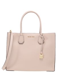 Rosa läderhandväska med strukturerad form, övre handtag och avtagbar axelrem. Har guldfärgade detaljer och en metalldetalj med lås.