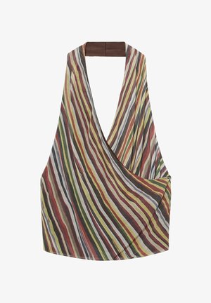 Csíkos szövet válltáska átlós, több színű csíkokkal piros, zöld, sárga és szürke színekben, széles pánttal és redőzött dizájnnal.