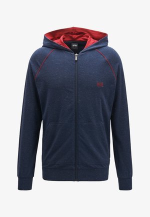 Sudadera con capucha azul marino con cremallera, forro interno de la capucha rojo, costuras rojas en los hombros, bolsillos delanteros y pequeño logo BOSS rojo en el pecho.