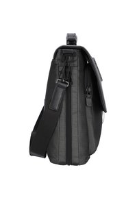 Borsa a spalla nera con tessuto testurizzato, dotata di chiusura con zip, tracolla regolabile e tasche laterali per ulteriore spazio di archiviazione.