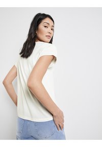 Taifun KURZARM-FREIZEIT MIT OFFENEM RUNDHALSAUSSCHNITT - T-Shirt basic - offwhite