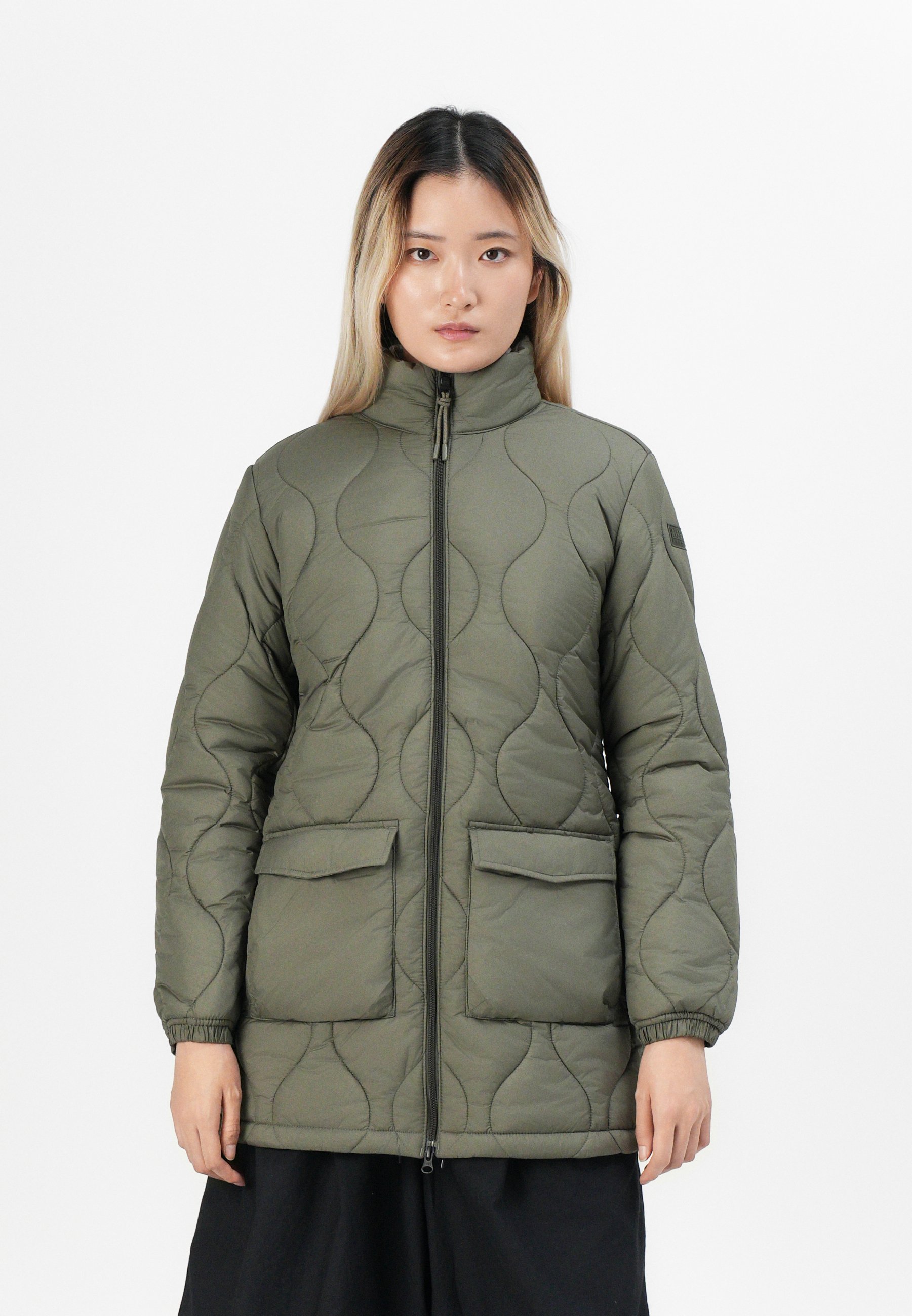 美品　北欧ブランド　NAPAPIJRI　 モスグリーン 美品 北欧ブランド NAPAPIJRI モスグリーン