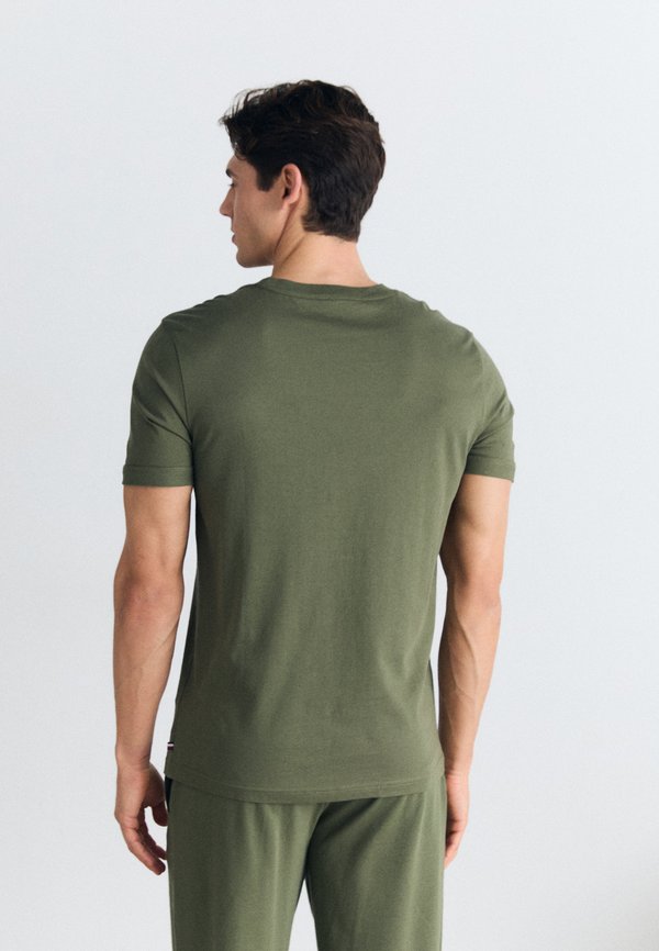 ESSENTIALS TEE - Pyjama top - utility olive3