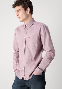 HUGO EVITO - Vapaa-ajan kauluspaita - dark pink