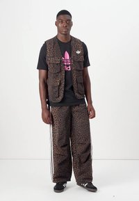 adidas Originals GRAPHIC UNISEX - Vesta - bronze strata