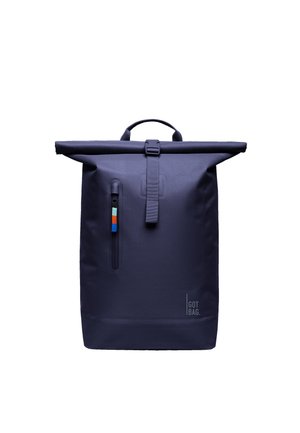 Mørkeblå rulle-top rygsæk med lynlåslomme foran, farverig lynlåstrækker, topgreb og "GOT BAG" logo nederst til højre.