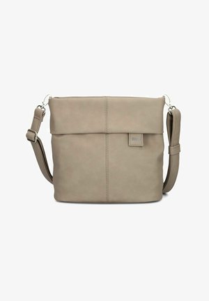 Borsa a tracolla in pelle morbida beige con tracolla regolabile e fibbie in metallo, caratterizzata da cuciture verticali discrete e piccolo logo rettangolare.