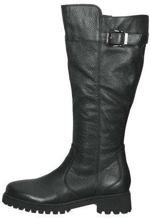 Botte noire en cuir montée jusqu'au genou avec une semelle en caoutchouc plate. Présente un accent de boucle latérale et une finition texturée, mettant en valeur sa construction durable.