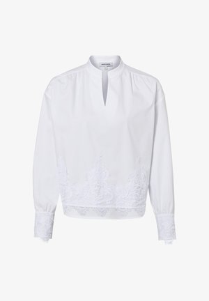 Weiße langärmlige Bluse mit Stehkragen, V-Ausschnitt-Schlitz und zarten Spitzeverzierungen an Ärmelbündchen und Saum.