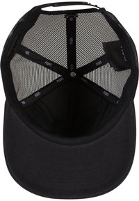 Svart caps med solid frontpanel og mesh bak, med buet skygge og innvendig bånd med svarte tekstilmerker. Innvendig er den glatt.
