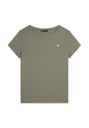 T-shirt corto verde oliva realizzato in tessuto morbido, con collo rotondo e una piccola accentatura del logo sul petto. Texture liscia.