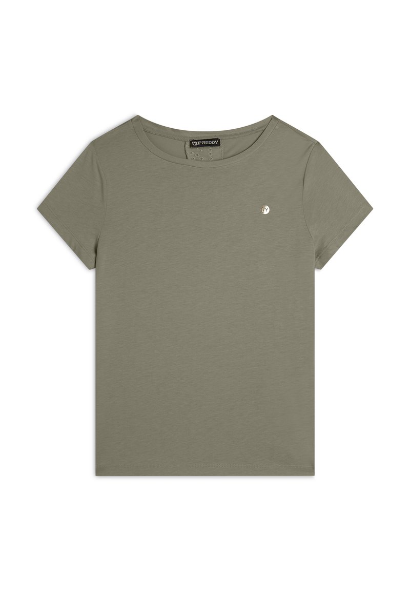 T-shirt corto verde oliva realizzato in tessuto morbido, con collo rotondo e una piccola accentatura del logo sul petto. Texture liscia.