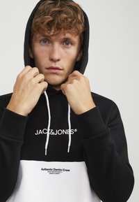 Jack & Jones RIDER BLOCKING MIT KAPUZE - Luvtröja - schwarz