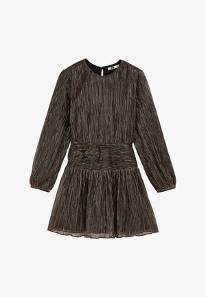 Haljina dugih rukava od brončanog metala s plisiranim uzorkom, uskim strukom i mašnom kao detaljem. Ima okrugli izrez i rašireni kroj suknje.