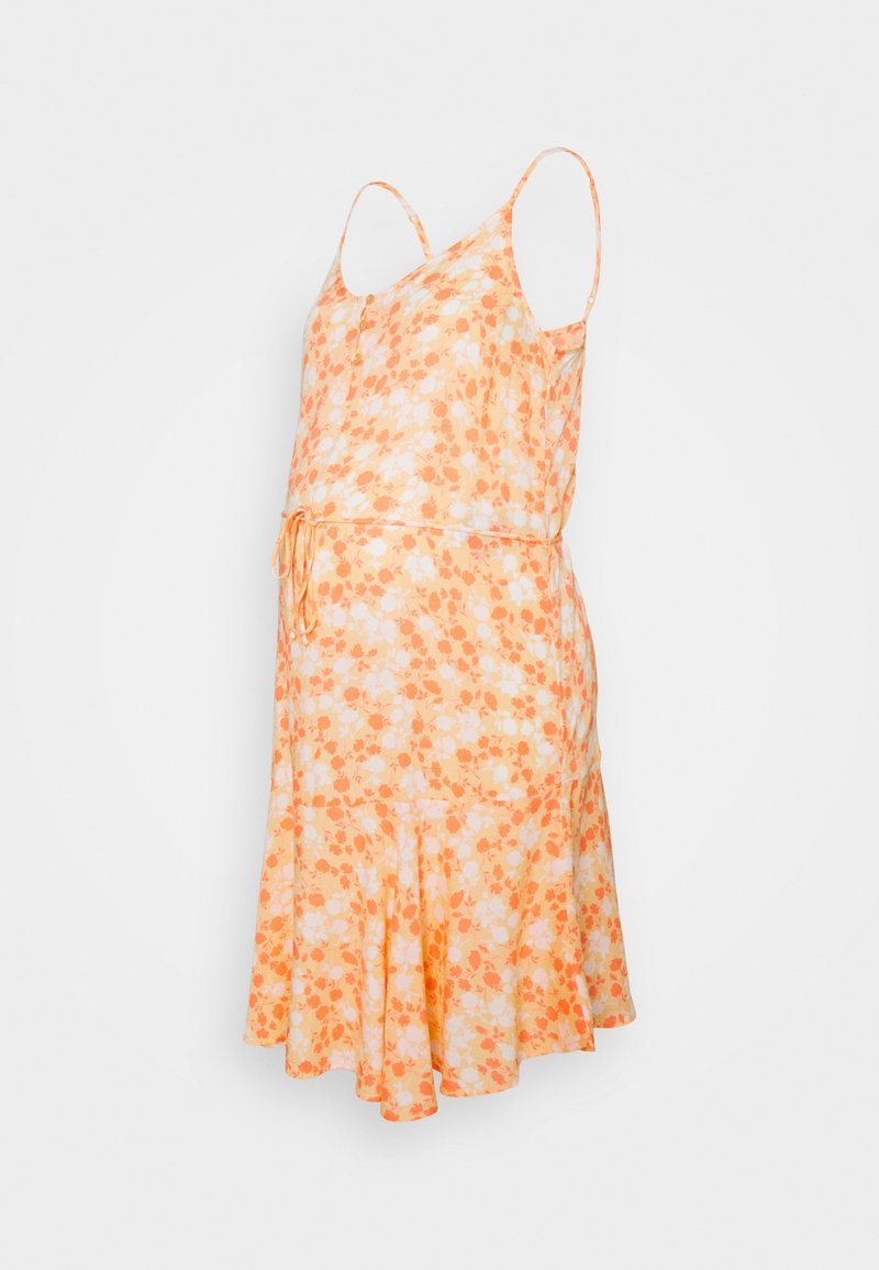 Robe de maternité sans manches orange et blanche à motif floral avec fines bretelles et lien à la taille, ourlet évasé sur fond blanc.