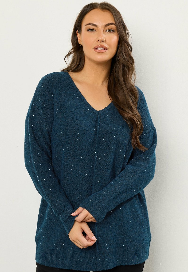 Türkisfarbener Strickpullover mit V-Ausschnitt, langen Ärmeln und verstreuten, lichtreflektierenden Punkten. Weiche Textur; lockere, entspannte Passform.