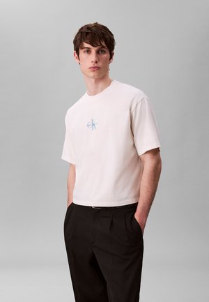 - T-shirt z nadrukiem