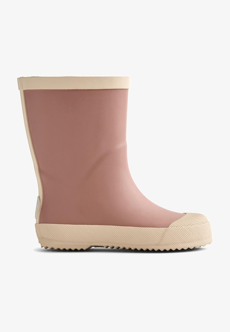 Botte de pluie en caoutchouc rose avec des accents crème, embout rond, semelle texturée et finition lisse. Conçue pour un usage étanche.