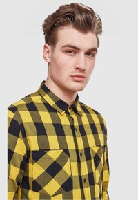 Urban Classics CHECKED - Majica - honey/black