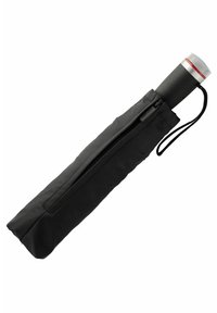 Housse d'umbrella en tissu noir avec fermeture éclair, contenant une lampe de poche avec un accent métallisé rouge et argenté sur le dessus. Design compact.