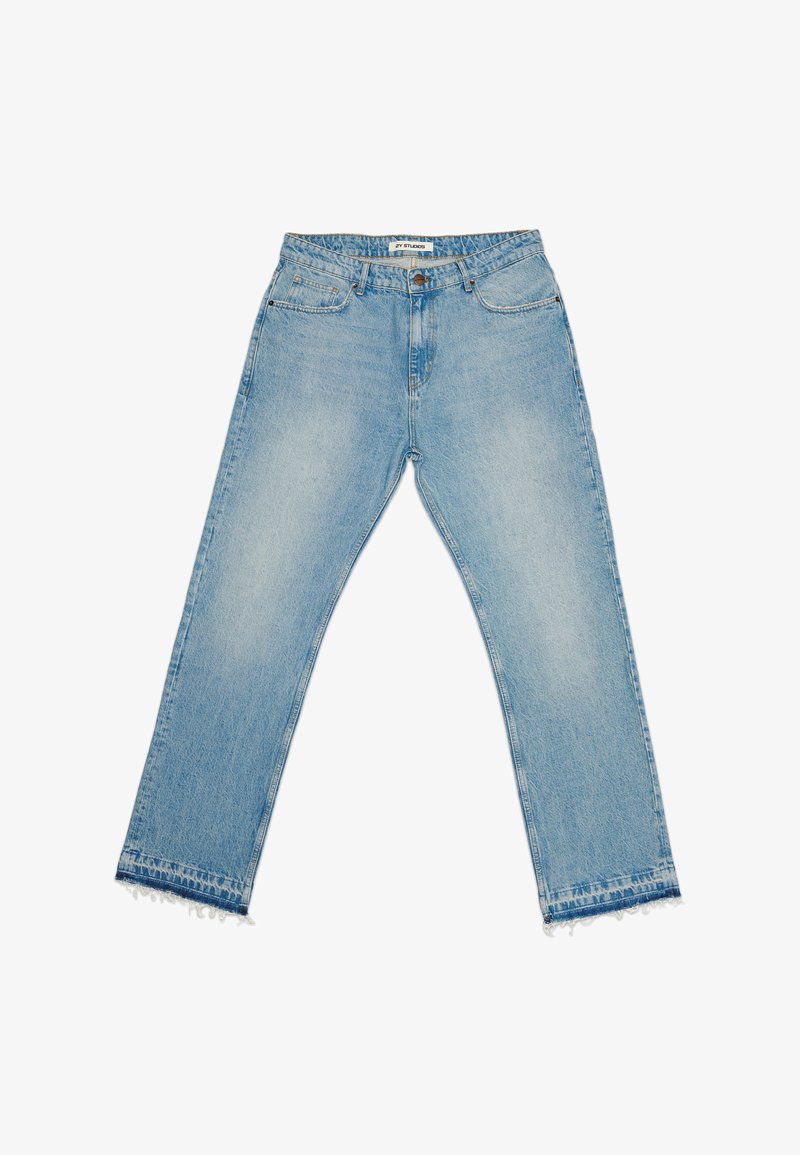 Jeans de ganga azul clara com corte direito, bainha desfiada e design de cinco bolsos. Apresenta fecho de botão e passadores para cinto na cintura.