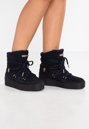 Enkellaarsjes met plateauzool - black