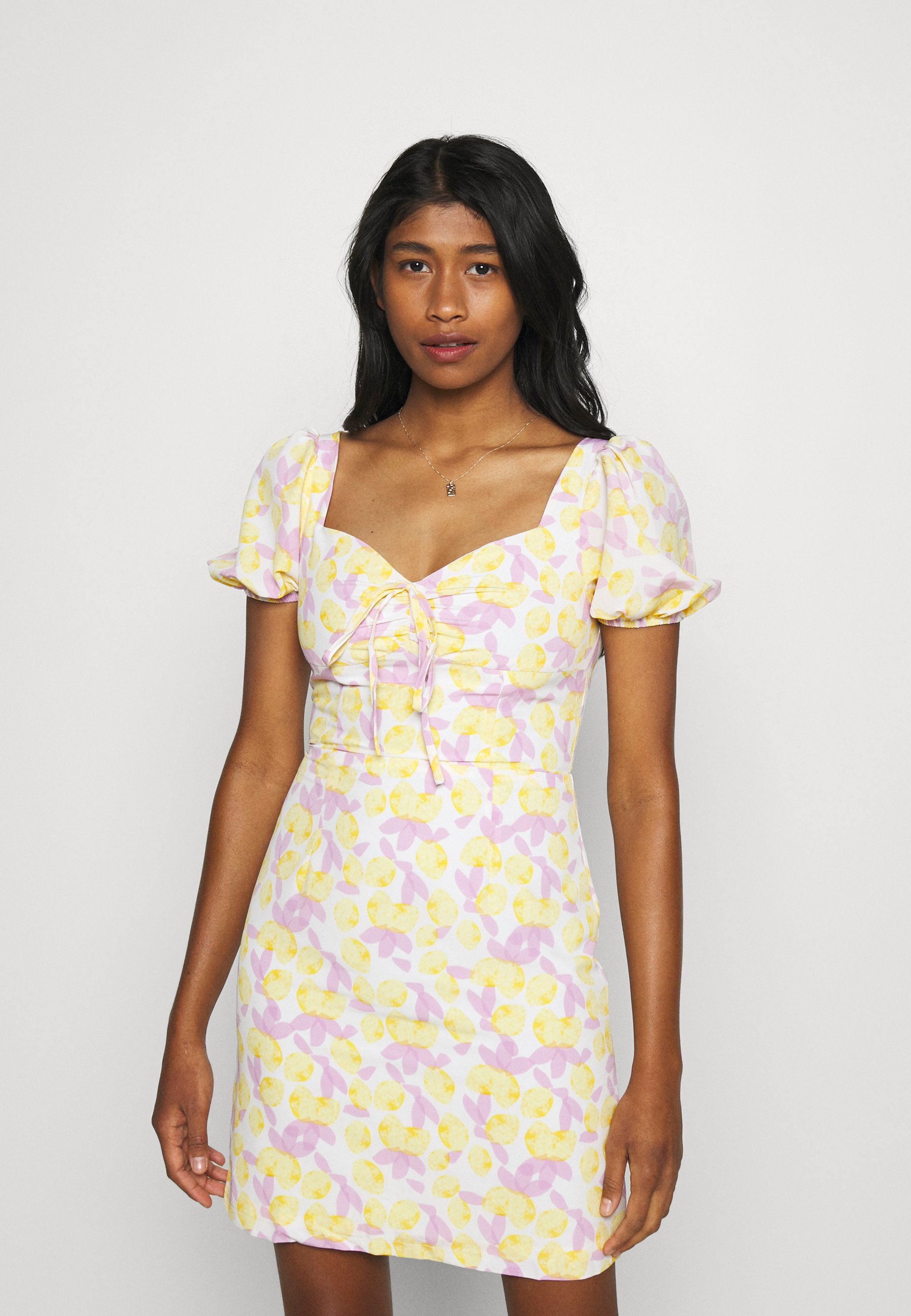 Glamorous Maya Mini Dress With Puff Short Sleeves Freizeitkleid Lemon Lilac Print Gelb Zalando De