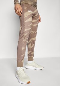 Venum UFC FIGHT WEEK JOGGERS - Dresside alumine osa - desert camo