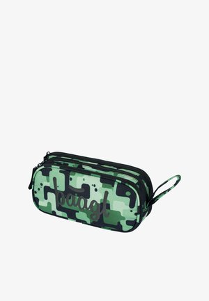 Grüner Stiftetui mit Camouflage-Muster, zwei Fächer, strapazierfähiger Stoff, schwarze Reißverschlüsse und eine Schlaufe für einfachen Transport.