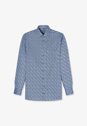 Blaues Hemd mit langen Ärmeln, Knopfleiste, kleinem dunklem Blumenmuster und klassischem Kragen, flach auf weißem Hintergrund ausgelegt.