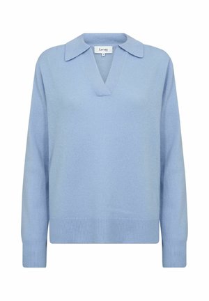 Lichtblauw sweater gemaakt van zachte stof met een V-hals en opgevouwen kraag. Heeft lange mouwen en een ribgebreide zoom. Minimalistisch ontwerp.