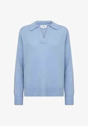 Svetlo modra jopica iz mehkega materiala z V-izrezom in zloženim ovratnikom. Ima dolge rokave in rebrast rob. Minimalističen dizajn.