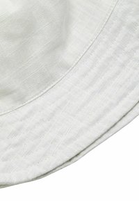 Next Hatte - white