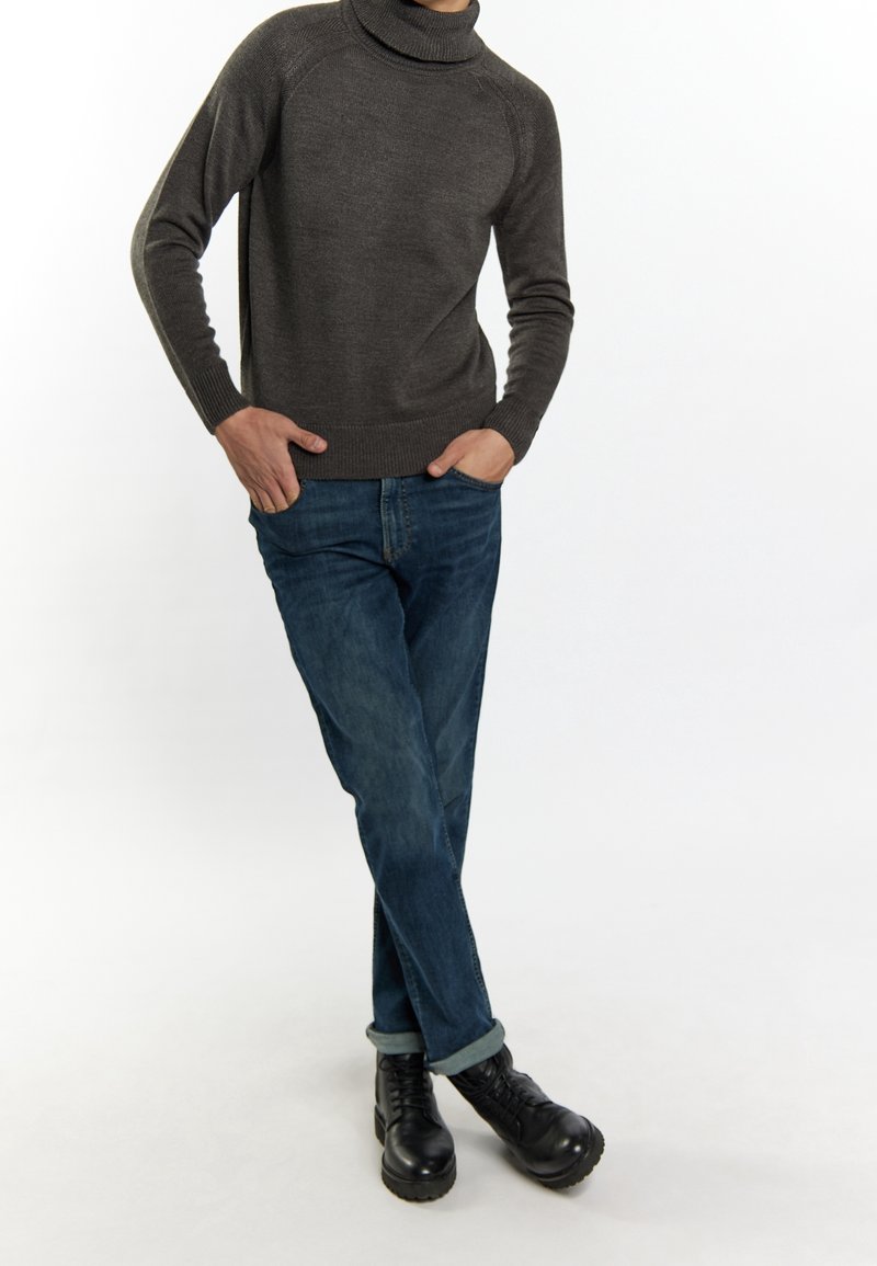 Mo Maglione - mottled dark grey