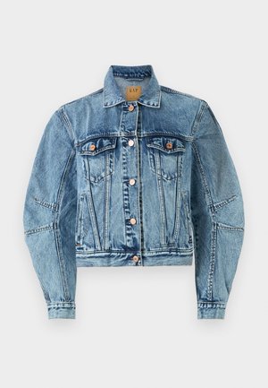 Jaqueta de ganga em azul médio com um design cropped, apresentando dois bolsos no peito, botões de cobre e detalhes de costura visíveis.