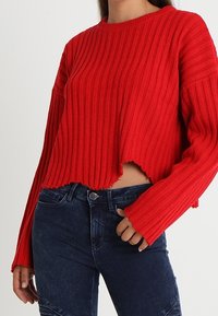 Honey Punch Sweter