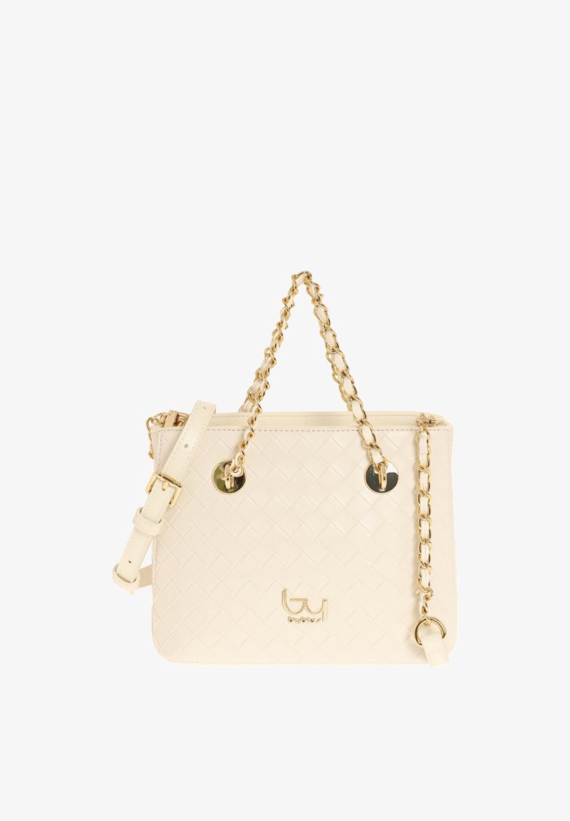 Borsa a tracolla in pelle intrecciata color crema con manici a catena dorata, tracolla regolabile e logo dorato sul davanti.