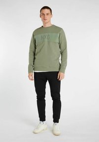 NXG by Protest NXGKEETON - Sudadera - green spray