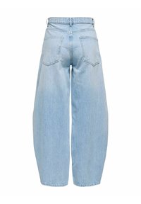 Kerge sinise kõrge vöökohaga laiad teksad tagantvaates, millel on kaks tagataskut ja vöörihmade silmid valgel taustal.